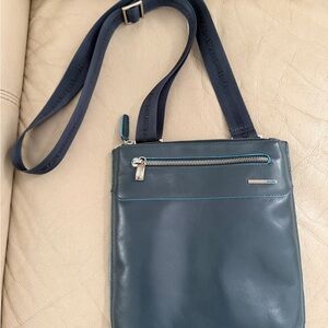 Navy Leather Crossbody Bag for Men, with Adjustable Strap, Piquadro, never use